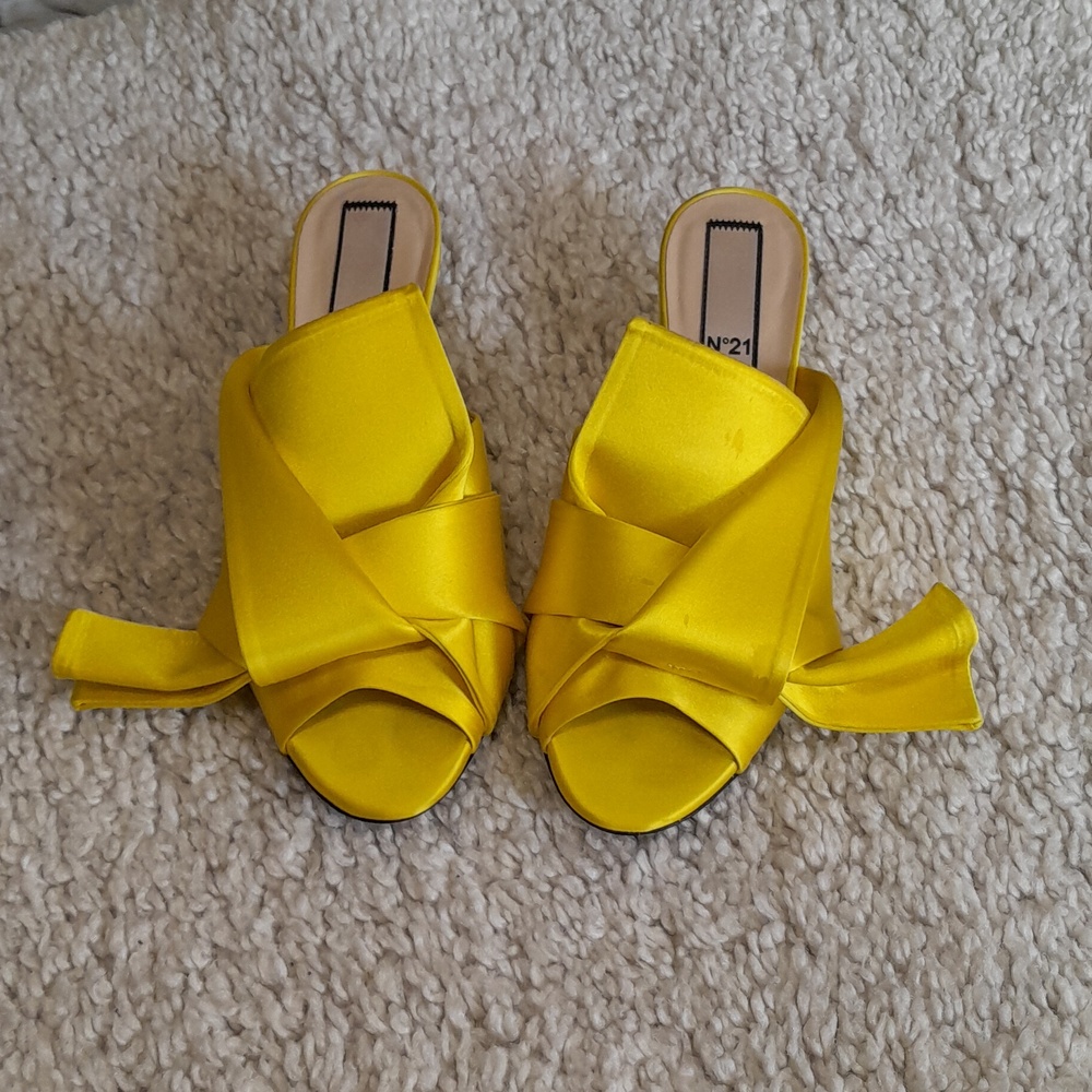 No 21 YELLOW SATIN Kitten Heels Size 7 - Picture 2 of 16